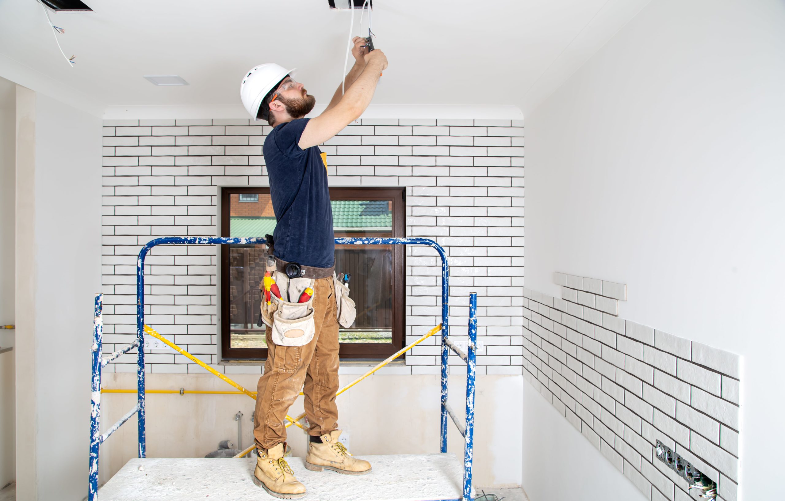 professional-overalls-with-tools-min Build Dream Home